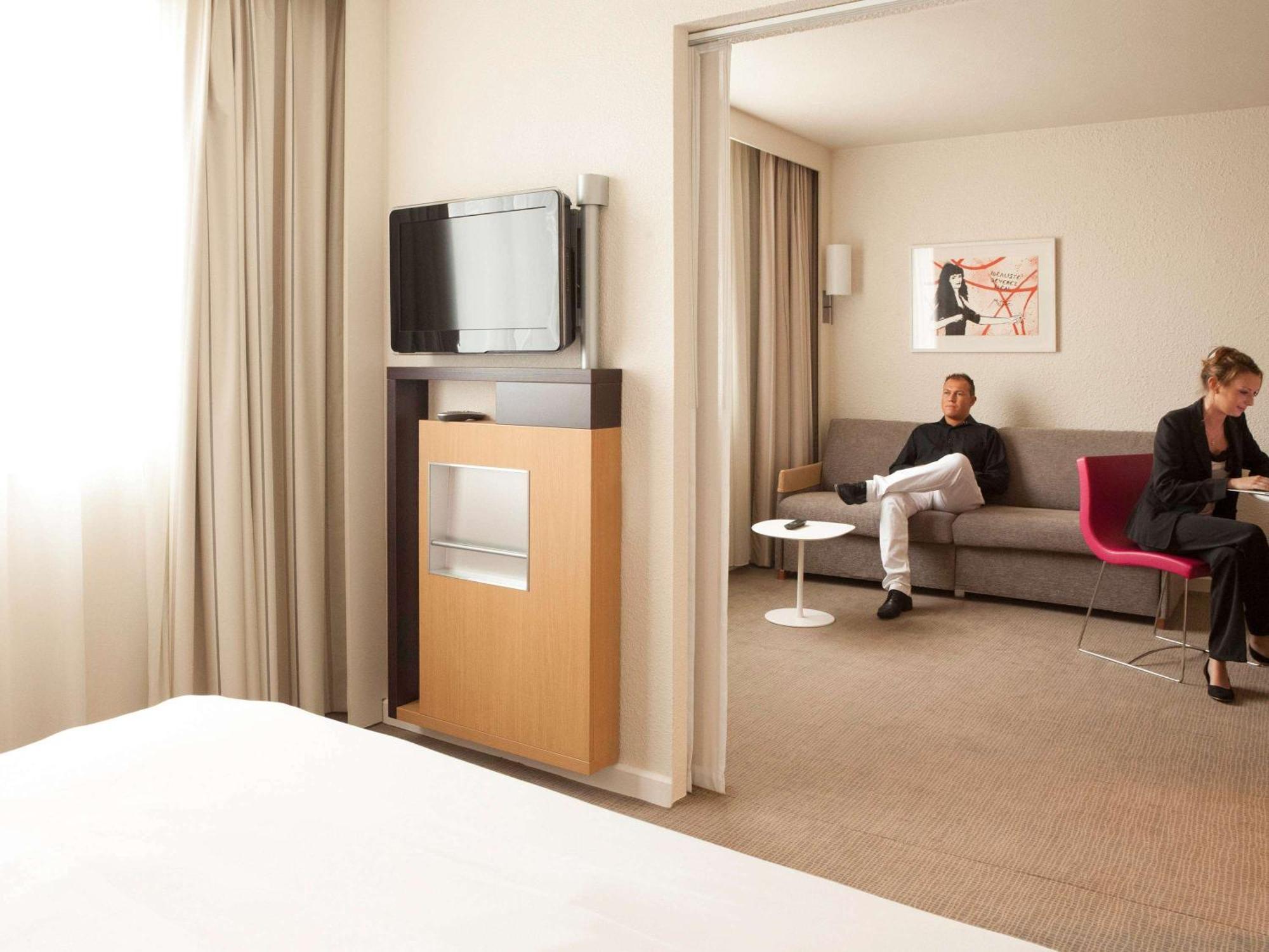 Hotel Novotel Evry Courcouronnes Екстер'єр фото