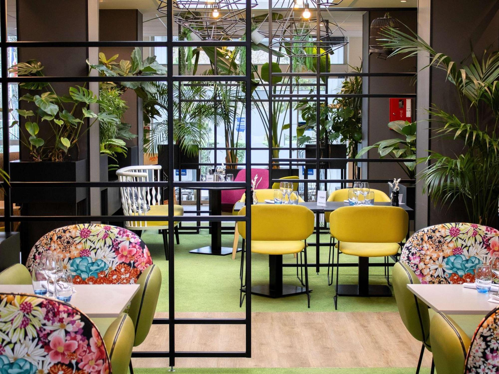 Hotel Novotel Evry Courcouronnes Екстер'єр фото