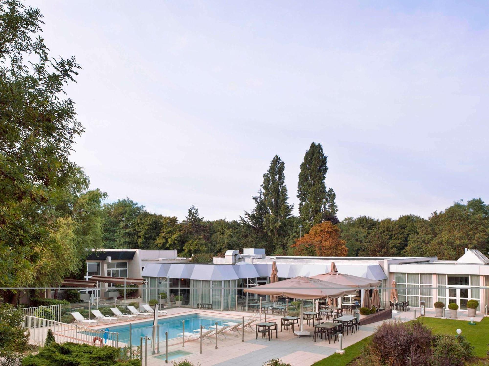 Hotel Novotel Evry Courcouronnes Екстер'єр фото